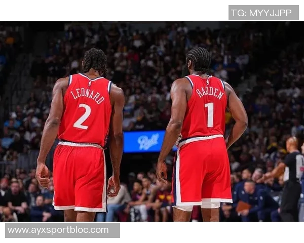 保罗现场观战快船与掘金激烈对决两支顶级球队的精彩较量